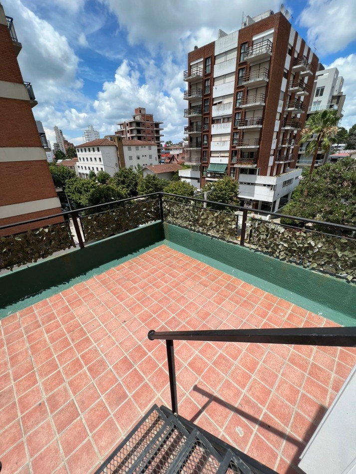 Departamento en Venta Pinamar 2 amb c/cochera y gran balcon