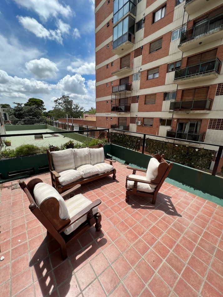Departamento en Venta Pinamar 2 amb c/cochera y gran balcon