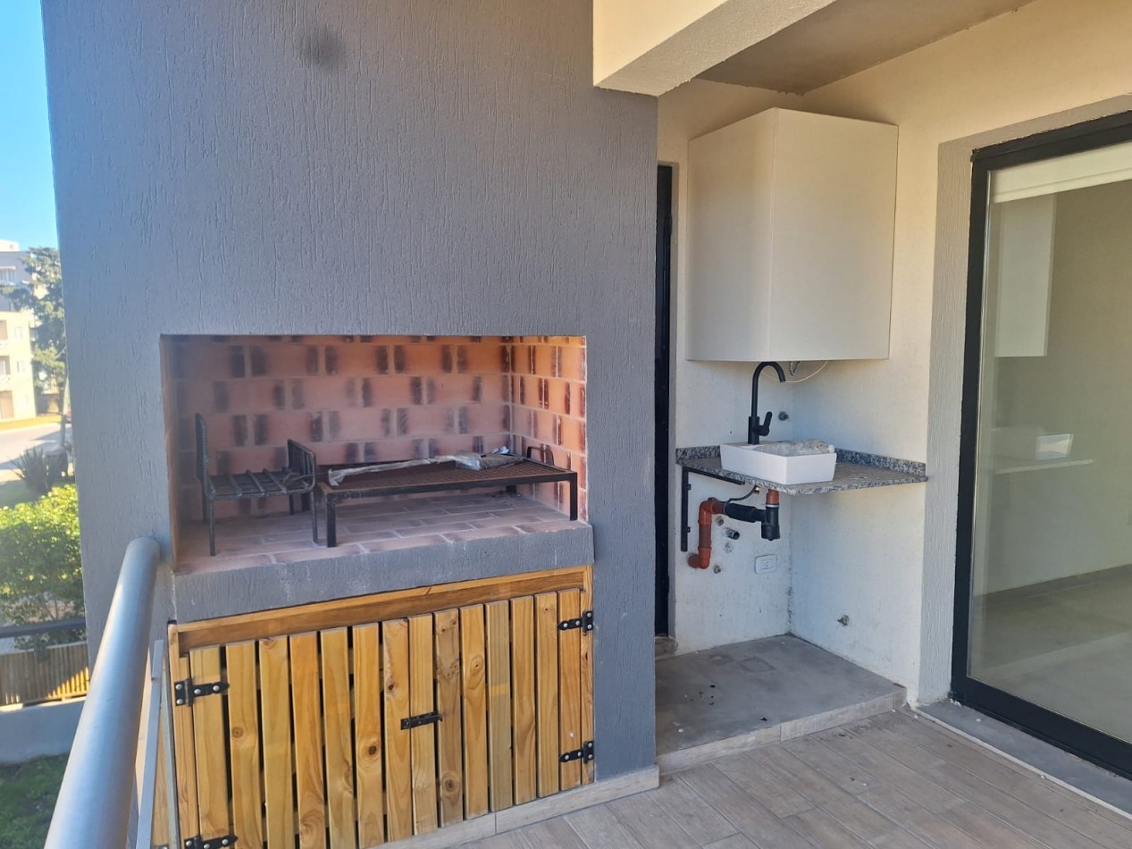 DEPARTAMENTO 2 AMB C/COCHERA Y TERRAZA - Pinamar Centro -