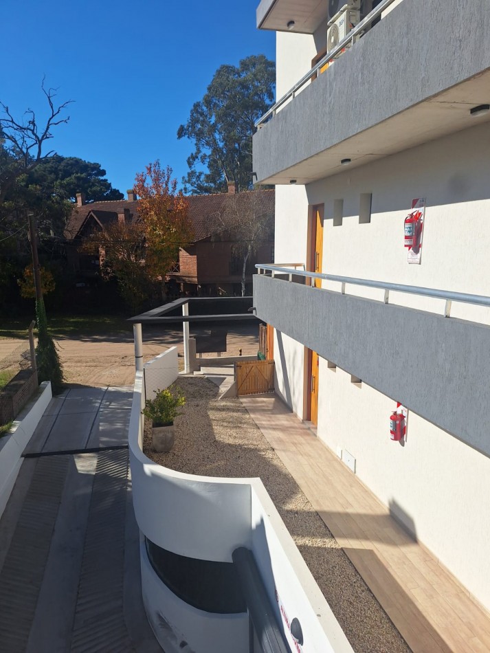 DEPARTAMENTO 2 AMB C/COCHERA Y TERRAZA - Pinamar Centro -