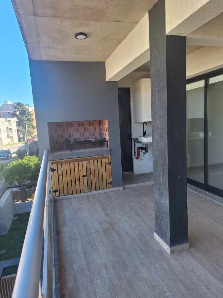 DEPARTAMENTO 2 AMB C/COCHERA Y TERRAZA - Pinamar Centro -