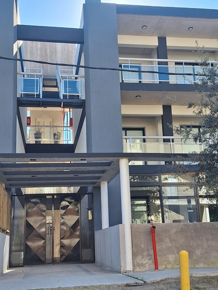 DEPARTAMENTO 2 AMB C/COCHERA Y TERRAZA - Pinamar Centro -