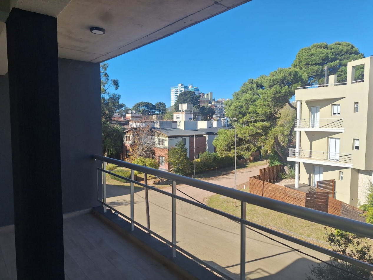 DEPARTAMENTO 2 AMB C/COCHERA Y TERRAZA - Pinamar Centro -