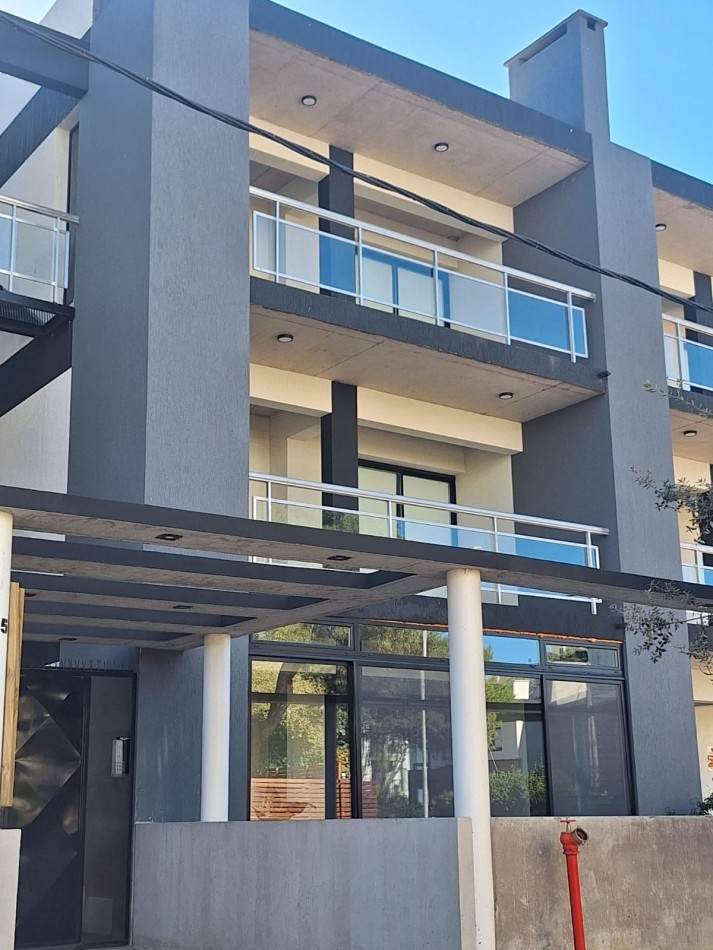 DEPARTAMENTO 2 AMB C/COCHERA Y TERRAZA - Pinamar Centro -