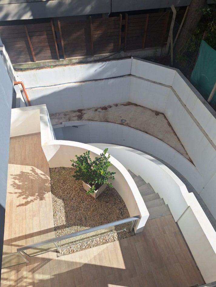DEPARTAMENTO 2 AMB C/COCHERA Y TERRAZA - Pinamar Centro -