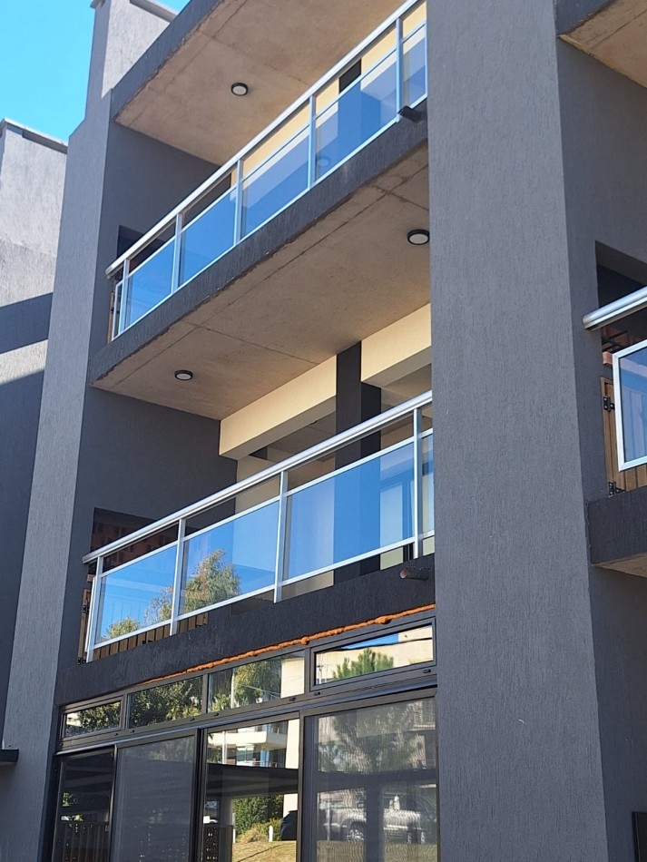 DEPARTAMENTO 2 AMB C/COCHERA Y TERRAZA - Pinamar Centro -
