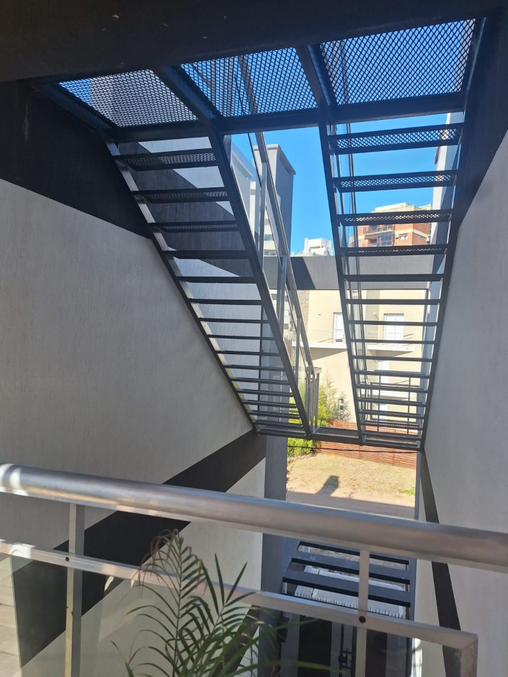DEPARTAMENTO 2 AMB C/COCHERA Y TERRAZA - Pinamar Centro -