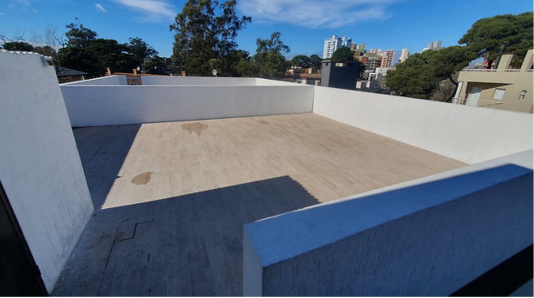 DEPARTAMENTO 2 AMB C/COCHERA Y TERRAZA - Pinamar Centro -