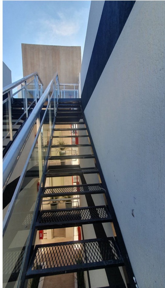 DEPARTAMENTO 2 AMB C/COCHERA Y TERRAZA - Pinamar Centro -