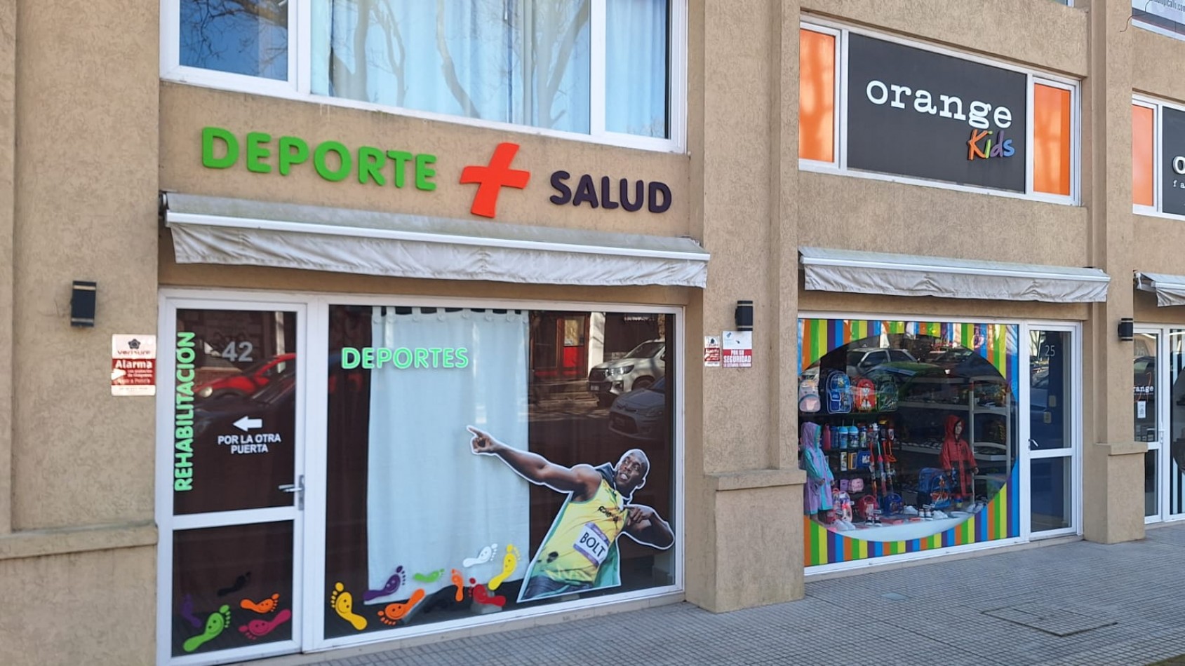 LOCAL COMERCIAL RETASADO planta baja con entrepiso en Paseo El Agora