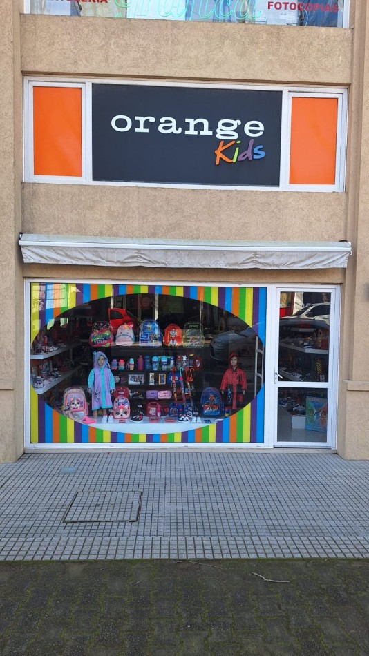 LOCAL COMERCIAL RETASADO planta baja con entrepiso en Paseo El Agora